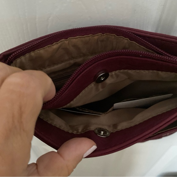 Elegant Burgundy Crossbody Bag - Picture 3 of 11